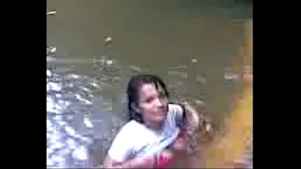 Download Video - Novinha metendo no rio