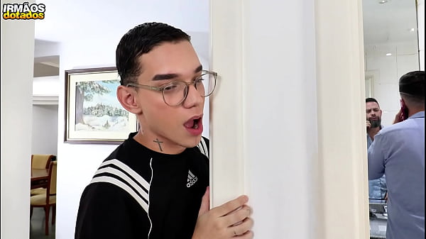 Download Video - Uma ajuda do Novinho Safado