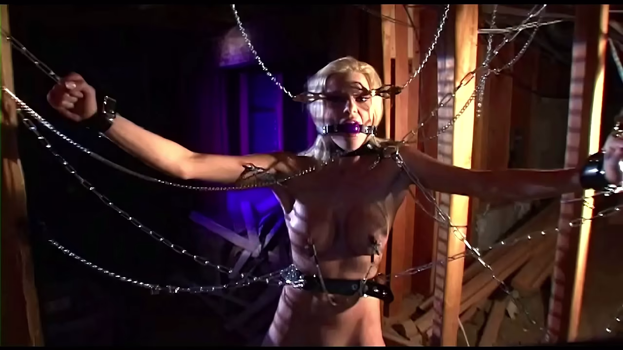 Hannah es una mujer sumisa a la que le encanta ser dominada, castigada y alimentada con semen.
                        blonde blowjob gagging deep throat domination bdsm bondage kissing slave sloppy collar chains facial cumshot cum in mouth punishing face fucking fake tits wet blowjob submissive girl muchos negros