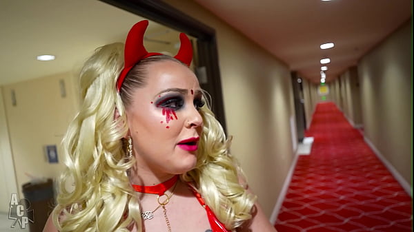 Two Sluts Gets Invited To Meet The Biggest Trick In Las Vegas & It Ends Up Being A Fuckfest