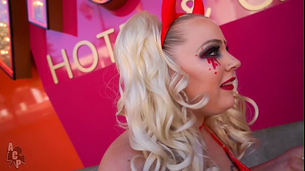 Two Sluts Gets Invited To Meet The Biggest Trick In Las Vegas & It Ends Up Being A Fuckfest