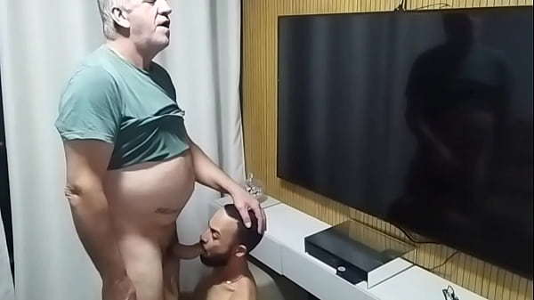 Download Video - COROA DOTADO DEIXOU A ESPOSA EM CASA E COMER MEU CU &lpar;COMPLETO NO RED&rpar;
