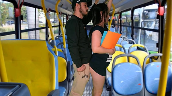 Download Video - Estudante sendo encoxada no &ocirc;nibus em p&uacute;blico&excl;