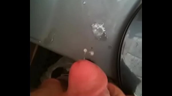 Cumming Dans Le Porta John À La Formation Annuelle