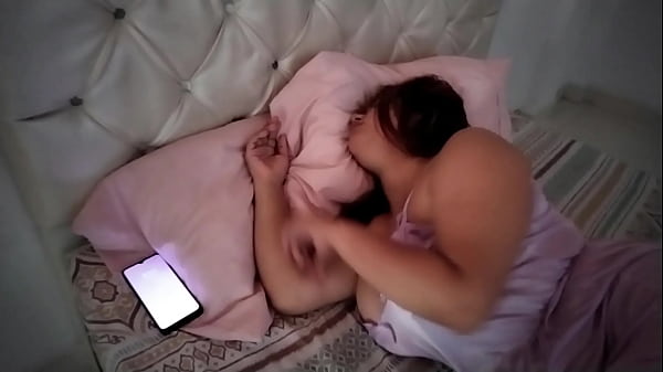 Download Video - MI JEFE TIENE UNA ESPOSA MUY SEXY&comma; TANTO QUE ME LA FOLLO EN MI LUGAR DE TRABAJO-highlight-