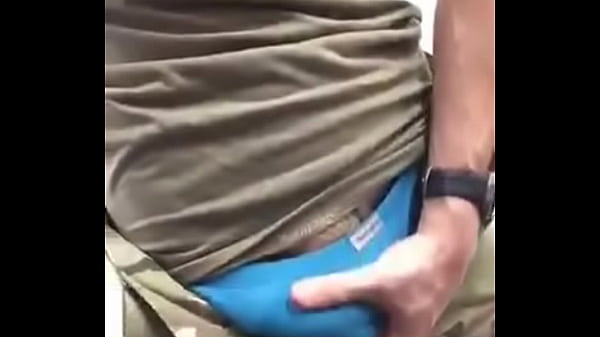 AMADOR MILITAR GOSTOSO BATENDO UMA SOZINHA NO D...
