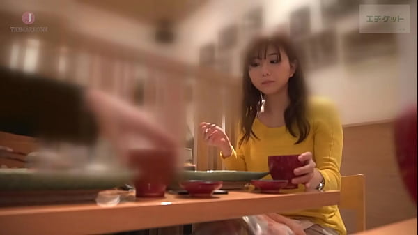 Successfully picked up a cute girl at a sushi restaurant
