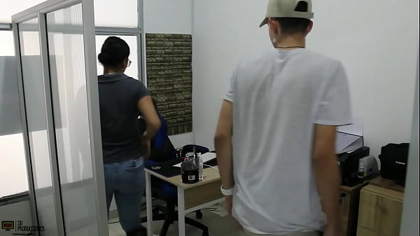 Download Video - Para cerrar negocio de un apartamento le follo el rico co&ntilde;o a la vendedora- PORNO EN ESPA&Ntilde;OL