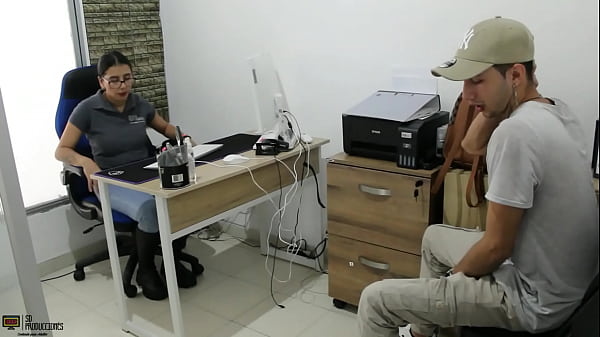 To close an apartment deal I fuck the saleswoman's rich pussy- PORN IN SPANISH