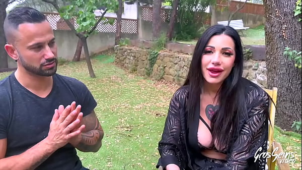 Download Video - Priscilla et Ashley&comma; deux bombes atomiques&comma; se partagent une queue