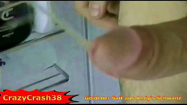 Download Video - Andreas pisst mit 'nem Stracken in die Dusche