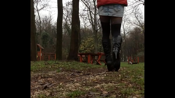 Rbarbaracrossdresseing. Outside