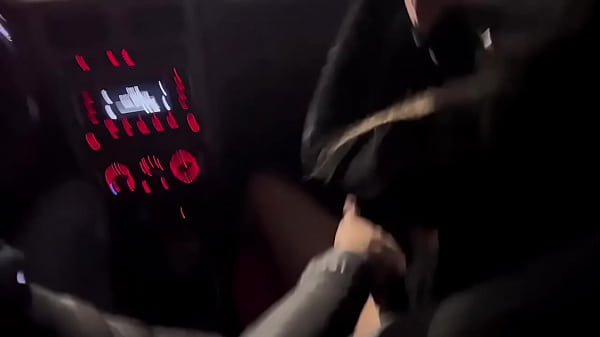 Gatinha dança no carro e na balada e faz marido de corno em quanto dorm! em motel com piscina