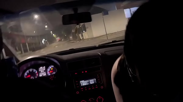 Gatinha dança no carro e na balada e faz marido de corno em quanto dorm! em motel com piscina