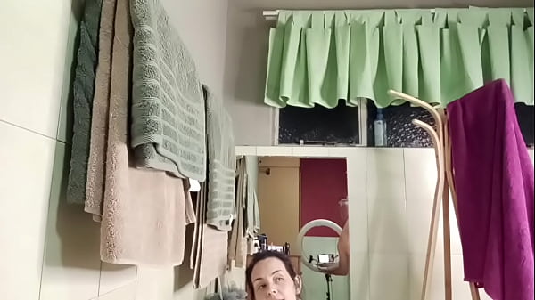 Next door neighbors wife came for a bath