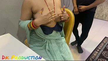 I saw Daaldi Porn on Bhabhi's phone and fingering her pussy.