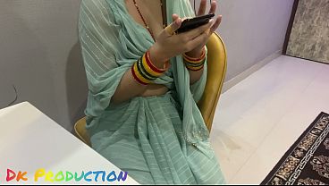 I saw Daaldi Porn on Bhabhi's phone and fingering her pussy.