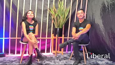 CORNUDO DEJA QUE UN DESCONOCIDO SE FOLLE A SU ESPOSA PUTA