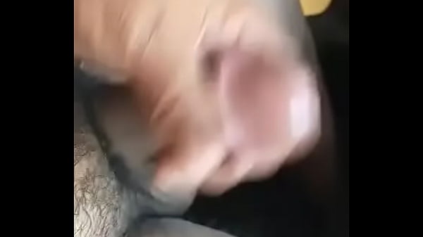 Meu amigo caminhoneiro acariciando o pau.