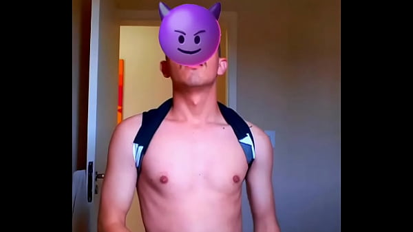 Novinho Se exibindo na câmera