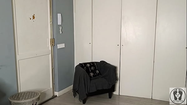 HOUSE BURGLAR BUTTCRACK WAS ELECTROCUTED IN THE CHAIR