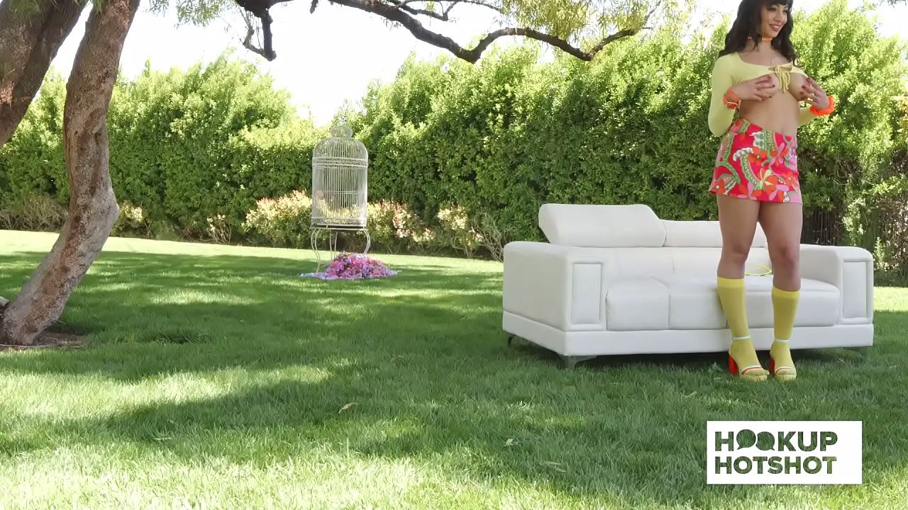 BTS - Sasha Pearl&rsquo_s Backstage Dress-Up And Heated Photoshoot!