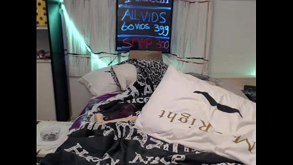 Girls4cock.com *** girl siswet19 flashing boobs on live webcam