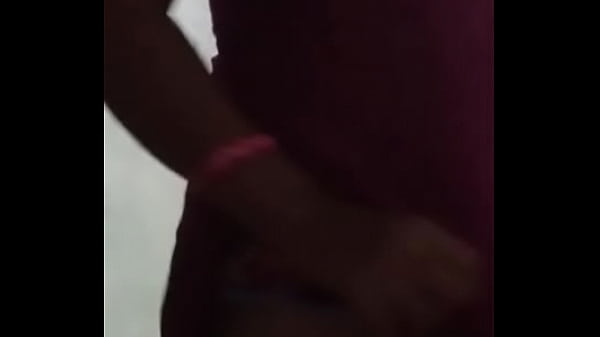 Randi Portant Un Chiffon Après Le Sexe