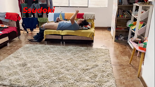 Mi mejor amigo es gay y yo quiero hacer que le gusten las mujeres, asi que le doy a probar mi co&ntilde;o