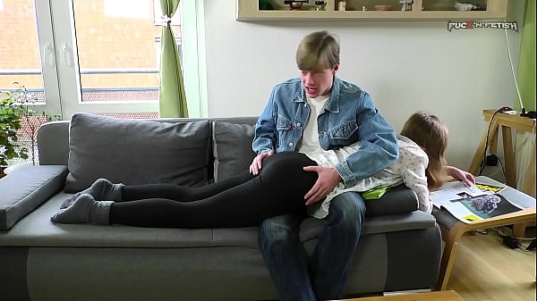 Extrait 59P Ma Petite Demi-Sœur A Reçu La Raclée De Sa Vie - Mix - Version Complète Vente : 21 $