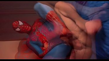 MALOCA DA QUEBRADA ENCHENDO O CU DO HOMEM ARANHA DE LEITE.