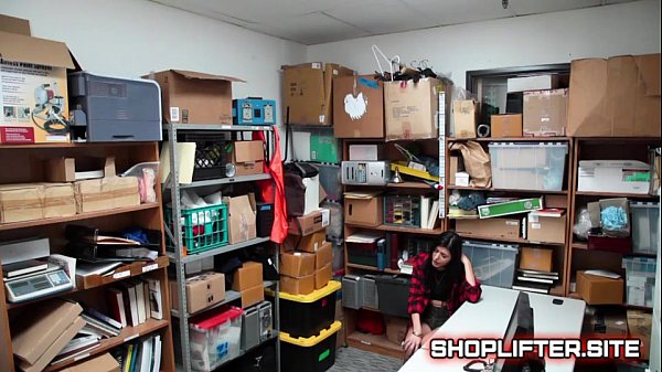Shoplyfter Audrey Royal