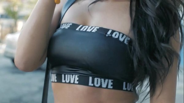 Download Video - 50tinha - Anao pauzudo comendo tatuada gostosa &vert; Carol Fenix e Ator