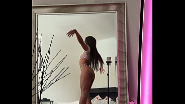 Striptease dance 95 sec