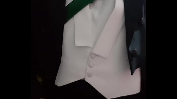 Descremandome solo antes de la fiesta