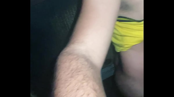 Glory Hole Ejacula&ccedil;&atilde;o na parte de tr&aacute;s.