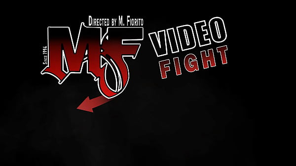 Meu vizinho brigou com a mulher e eu o convidei pra minha casa para relaxar um pouquinho