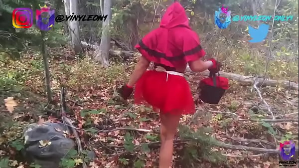 El lobo feroz se folla a Caperucita Roja yinyleon
                   El lobo feroz se folla a Caperucita Roja yinyleon muchos negros