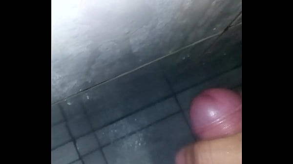 Gozando no banho