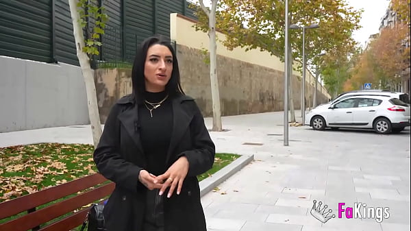SEXUAL TOUR in Madrid. The HUGE TITS of Nelia Estrada know the capital