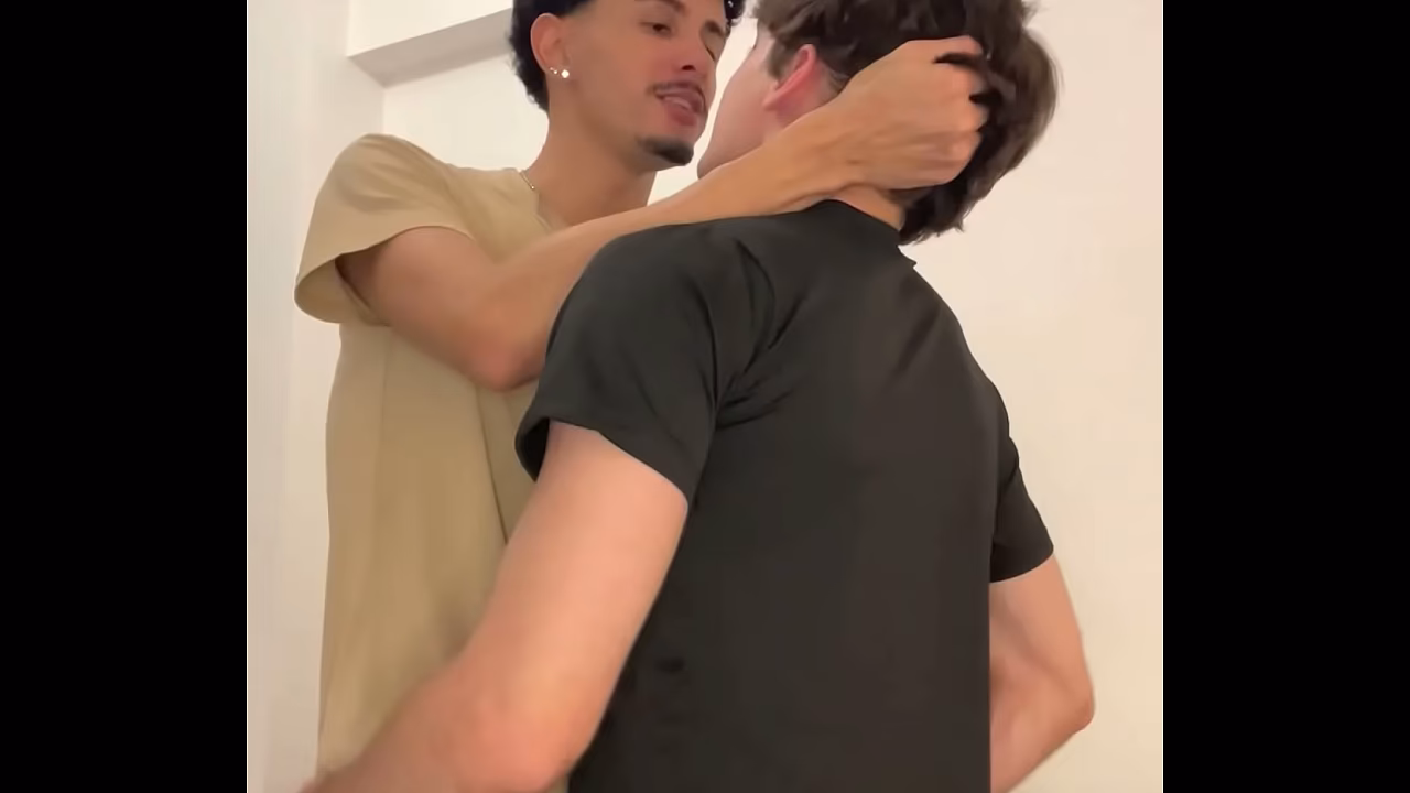 Ella le hizo una felación profunda y le ofreció su trasero a su mejor amiga.
                    anal fetish gay twink big cock femboy male anal latino man muchos negros