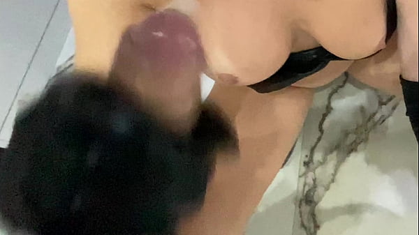Leather girl with fake tits get fuck rough adn remove condom