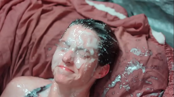 DirtyDees - Bukkake de semen falso 3