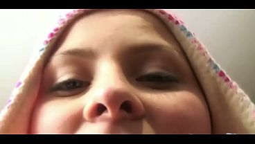 サミー18歳、小乳、一人で自慰行為