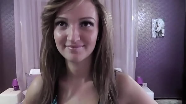 Una Bell&iacute;sima Estudiantes de 18 A&ntilde;os Desvirgada Por Un Hombre de 40