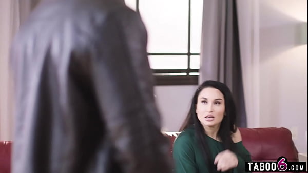 Hurt big ass MILF Gabi Paltrova squirts in ex boyfriends friends face