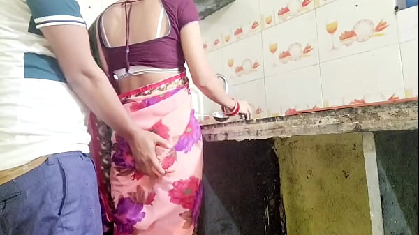 Desi bhabhi was washing dishes then her brother in law came and said bhabhi aapka chut chahiye kya doge.Hindi Audio.