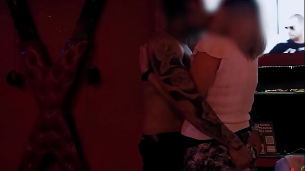 O CORNO DO MEU MARIDO FILMOU O NEG&Atilde;O DOTADO ME FODENDO COM SUA PIROKA ENORME