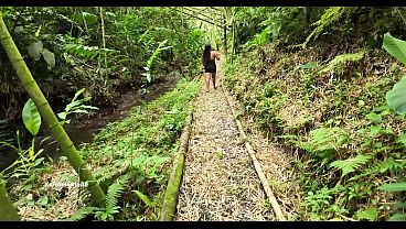 I Helped A Cute Photographer Who Was Lost In The Woods... This Is How She Thanked Me
