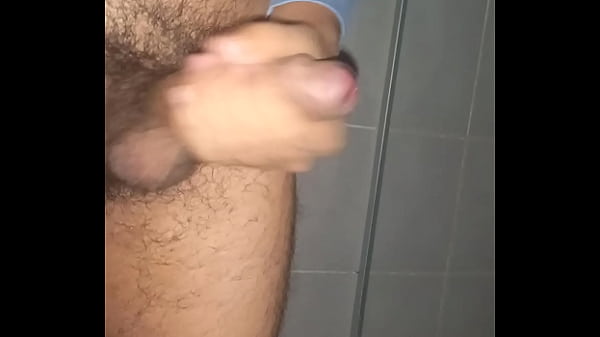 早朝に自慰行為をする若い男。自慰行為 - 365日のうち7日目